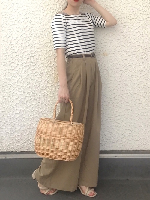 ワイドパンツ×カゴバッグ