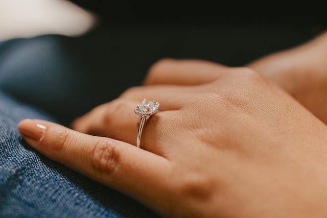 長く愛用できる婚約指輪の選び方のコツ4つ