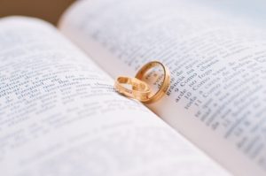 聖書と結婚指輪