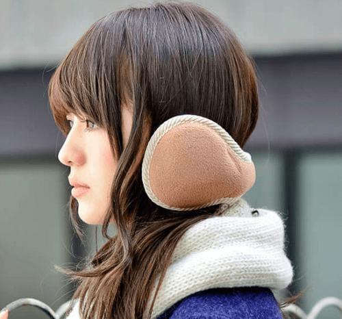 30代女性におすすめのイヤーマフラー15選 普段使いもアウトドアでも使えるアイテムって 3qs サンキューズ