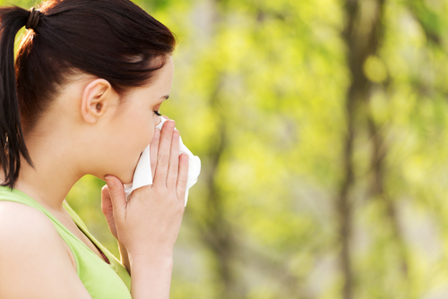 Attractive,Woman,Outdoor,With,Tissue,Having,Allergy.