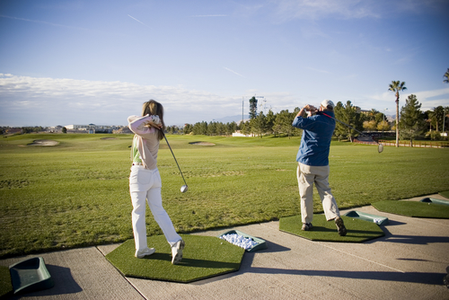 Golf,Swings,At,The,Practice,Range