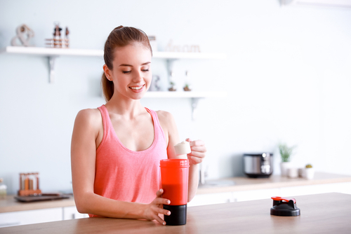 Sporty,Young,Woman,Making,Protein,Shake,At,Home