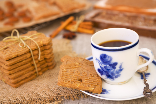 A,Cup,Of,Coffee,With,Traditional,Dutch,Speculaas.,Authentic,Wooden