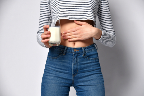 Cropped,Photo,Of,A,Woman,Holding,A,Glass,Of,Milk