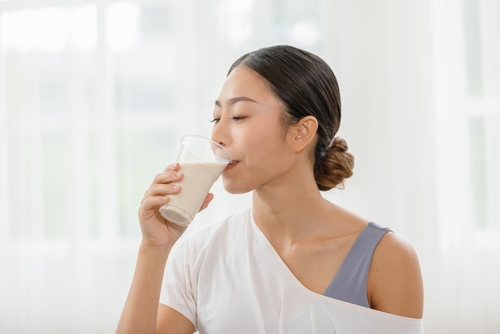 Healthy,Young,Asian,Woman,Drinking,Milk,With,Calcium,For,Strong