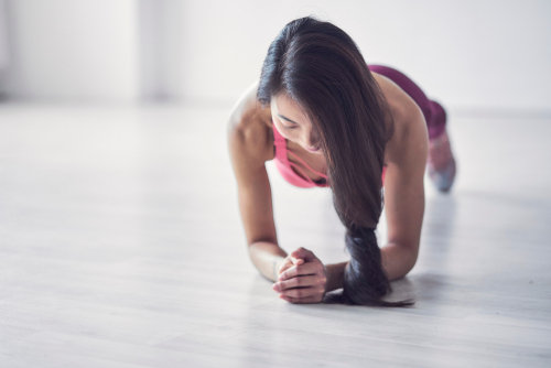Woman,Doing,Plank,Exercises,On,Mat