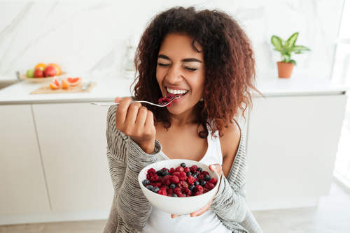 Young,Healthy,Laughing,African,Woman,Eating,Breakfast,And,Fruits,In